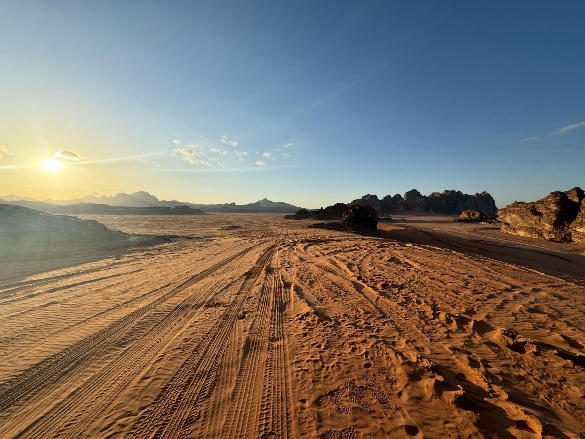 Sunrise Luxury Camp Hotel Wadi Rum Exterior photo